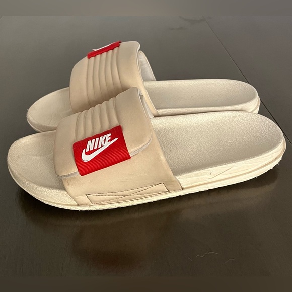 Women’s Nike slides - Picture 3 of 6